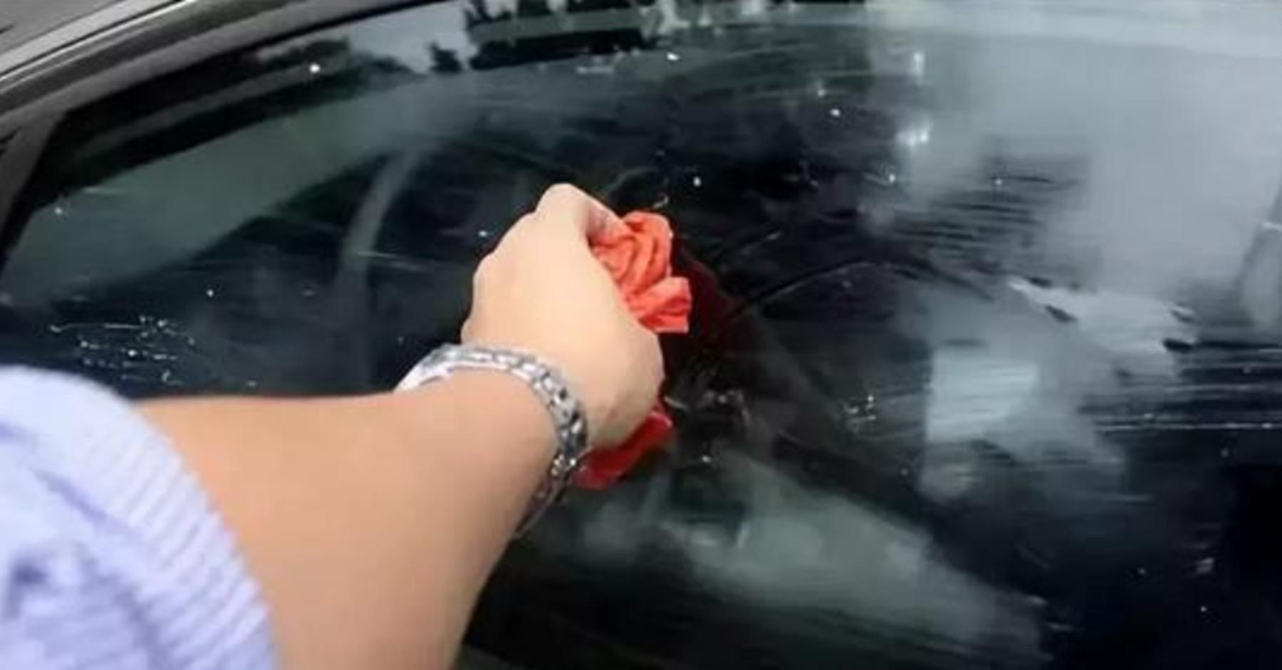 下雨天开车车窗外起雾怎么办,下雨天车窗外面起雾怎么办