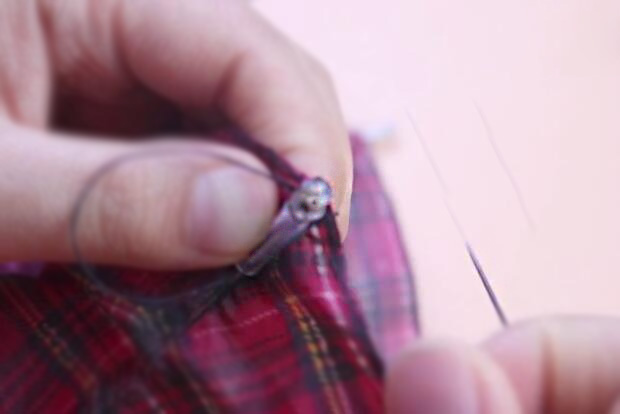 雨伞的伞头脱落了怎么缝,雨伞的伞柄从凹槽里脱落怎么修