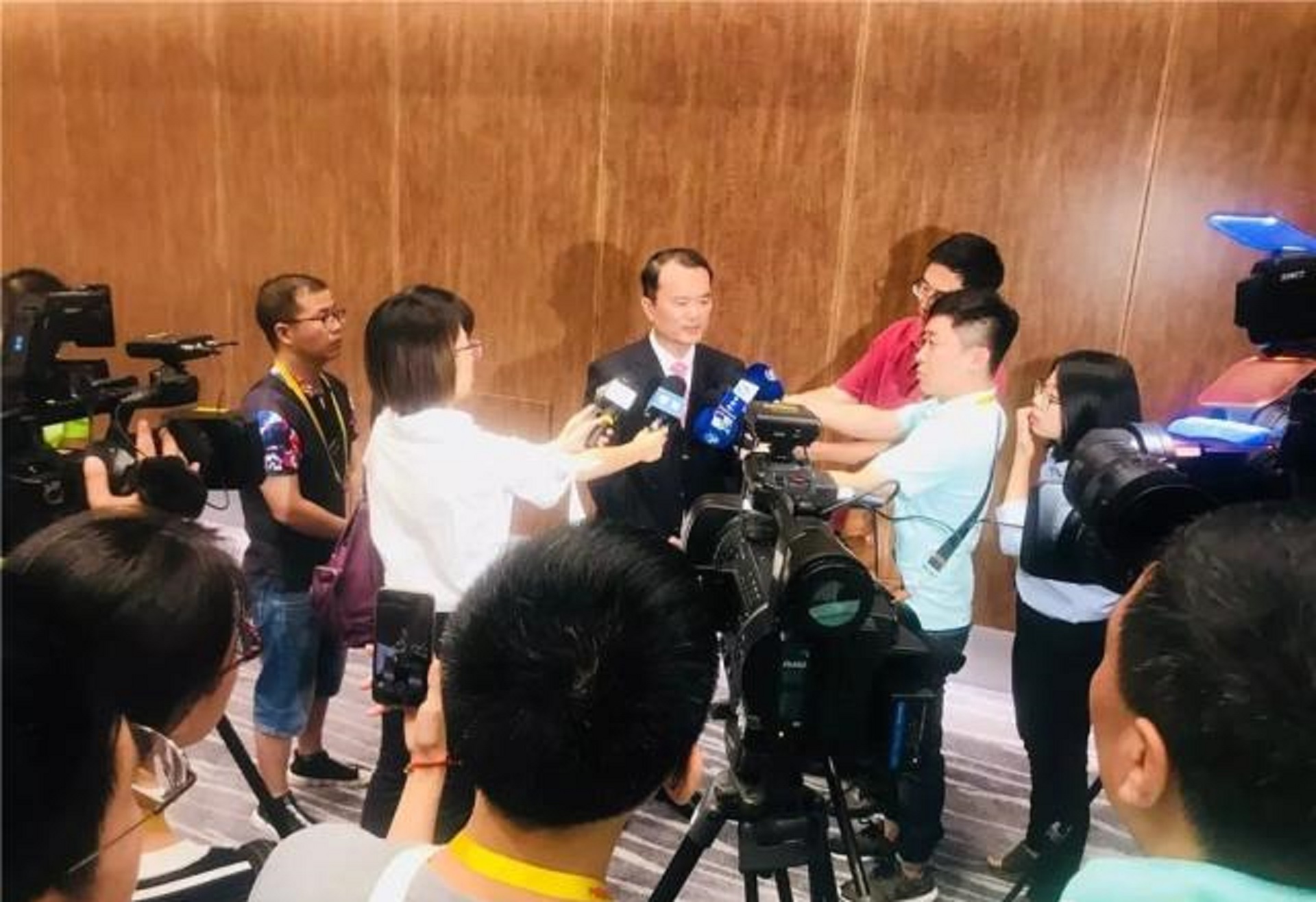 姚明向中国捐款多少钱,姚明公益事业