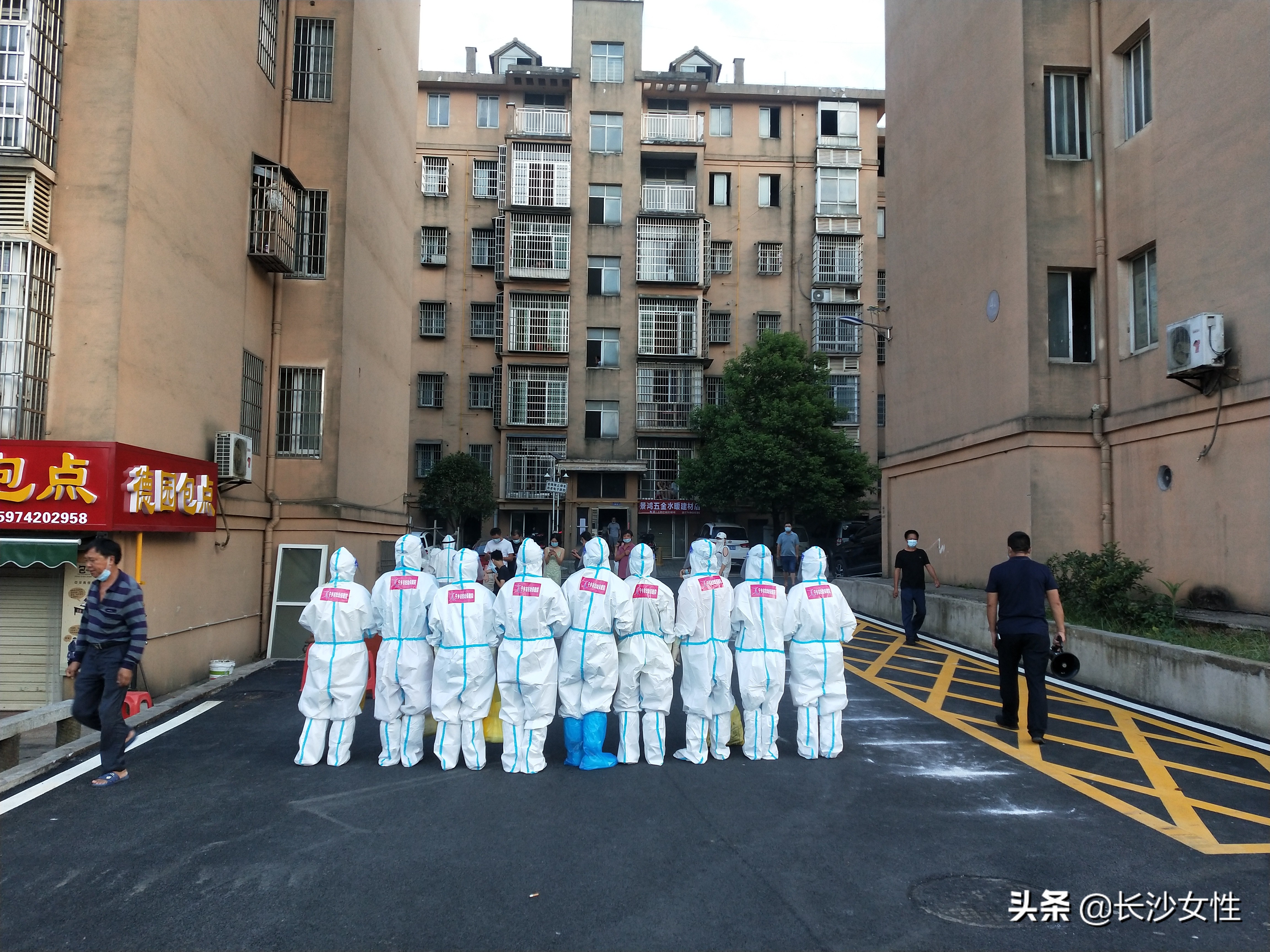 巾帼疫情防控慰问,巾帼妇幼抗疫情