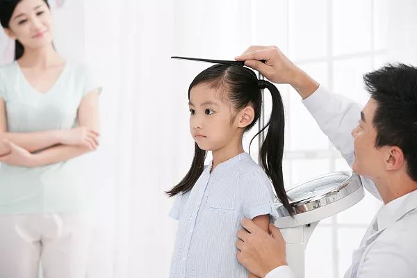 儿童喝蜂蜜会早熟吗,小孩看言情小说会导致提前发育吗