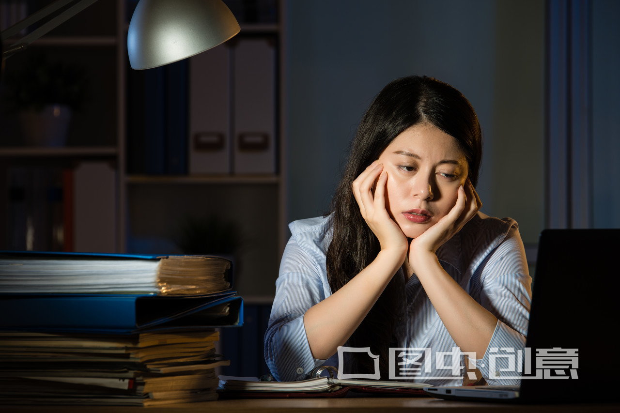 用手指按摩眼袋会消除眼袋吗,有眼袋抹眼霜多久眼袋能消除