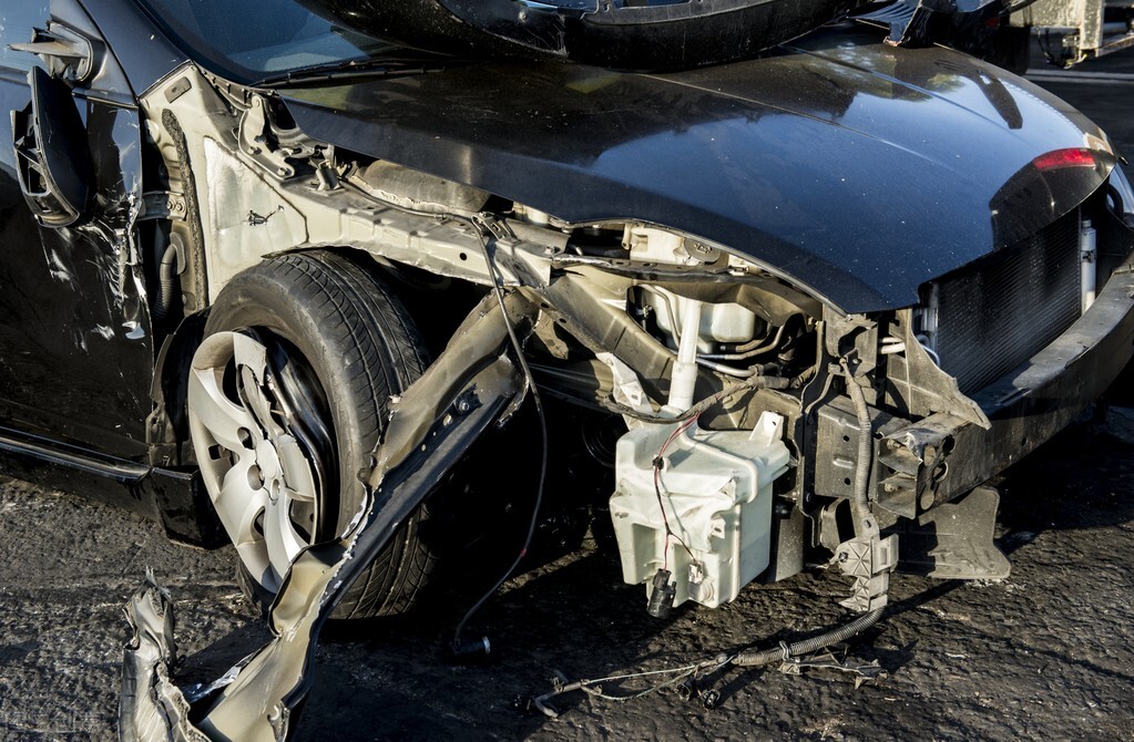 刹车失灵电子手刹按到不松有用嘛,刹车失灵电子手刹正确使用步骤