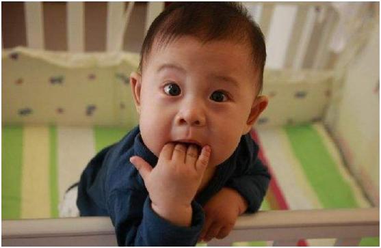 孩子总喜欢挖鼻孔怎么回事,小孩爱用手指挖鼻孔是怎么回事