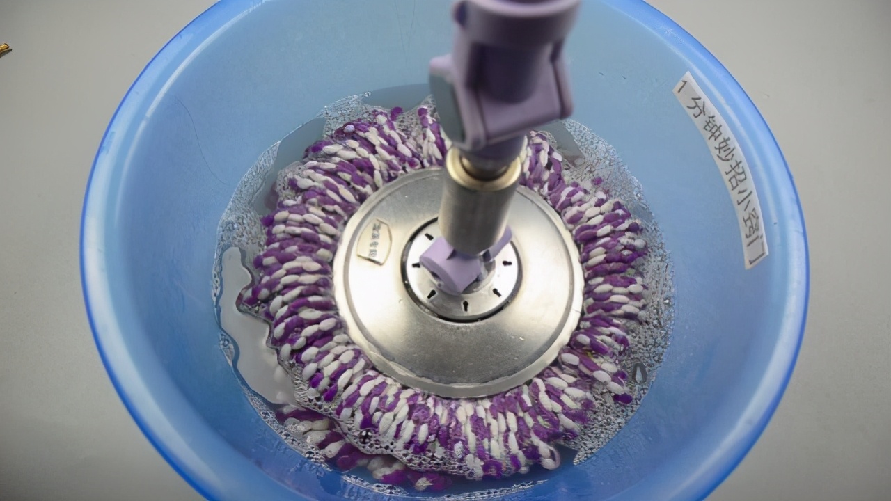 家里的拖把脏了用什么水浸泡干净,保洁阿姨拖把消毒