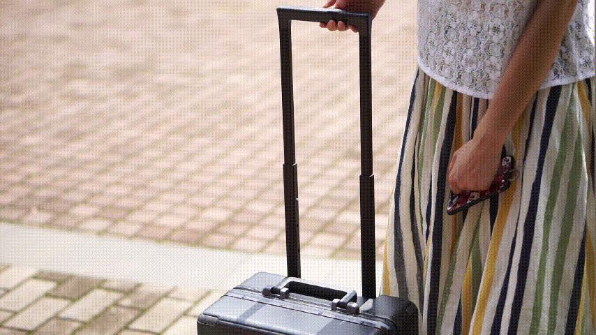 粗铝框设计，TSA密码锁，地平线8号行李箱，出差旅行好伙伴