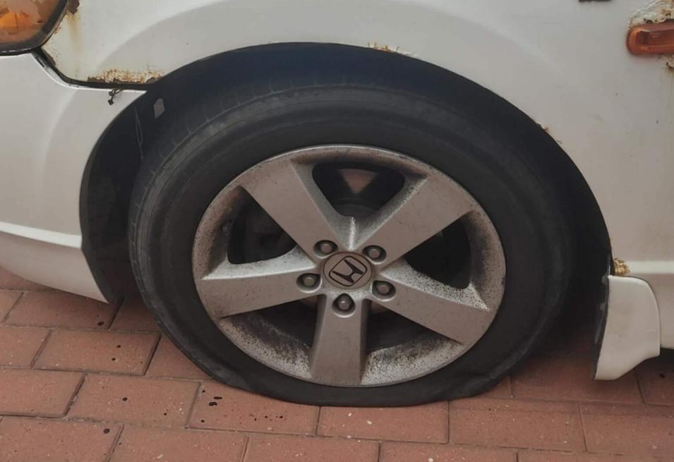 汽车轮胎坏了这样去补胎，自己动手，几招就能学会