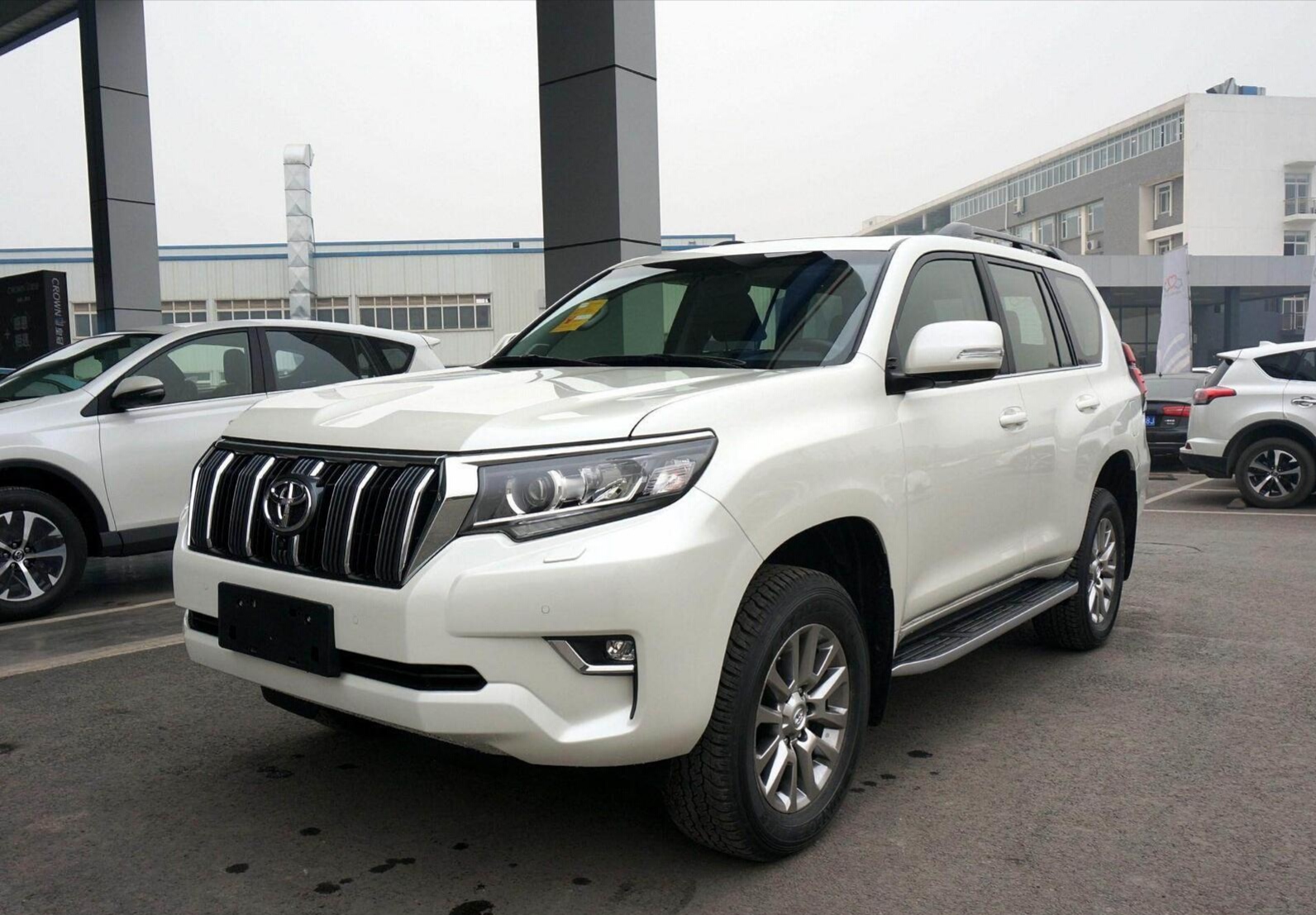 库存国产丰田普拉多，3.5升6缸动力+四驱，落地45万真霸气