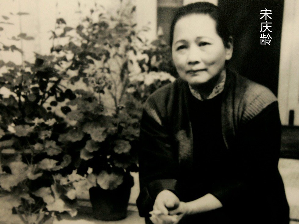 她陪伴宋庆龄54年，拼死保护宋家财产，宋庆龄逝后与其同葬