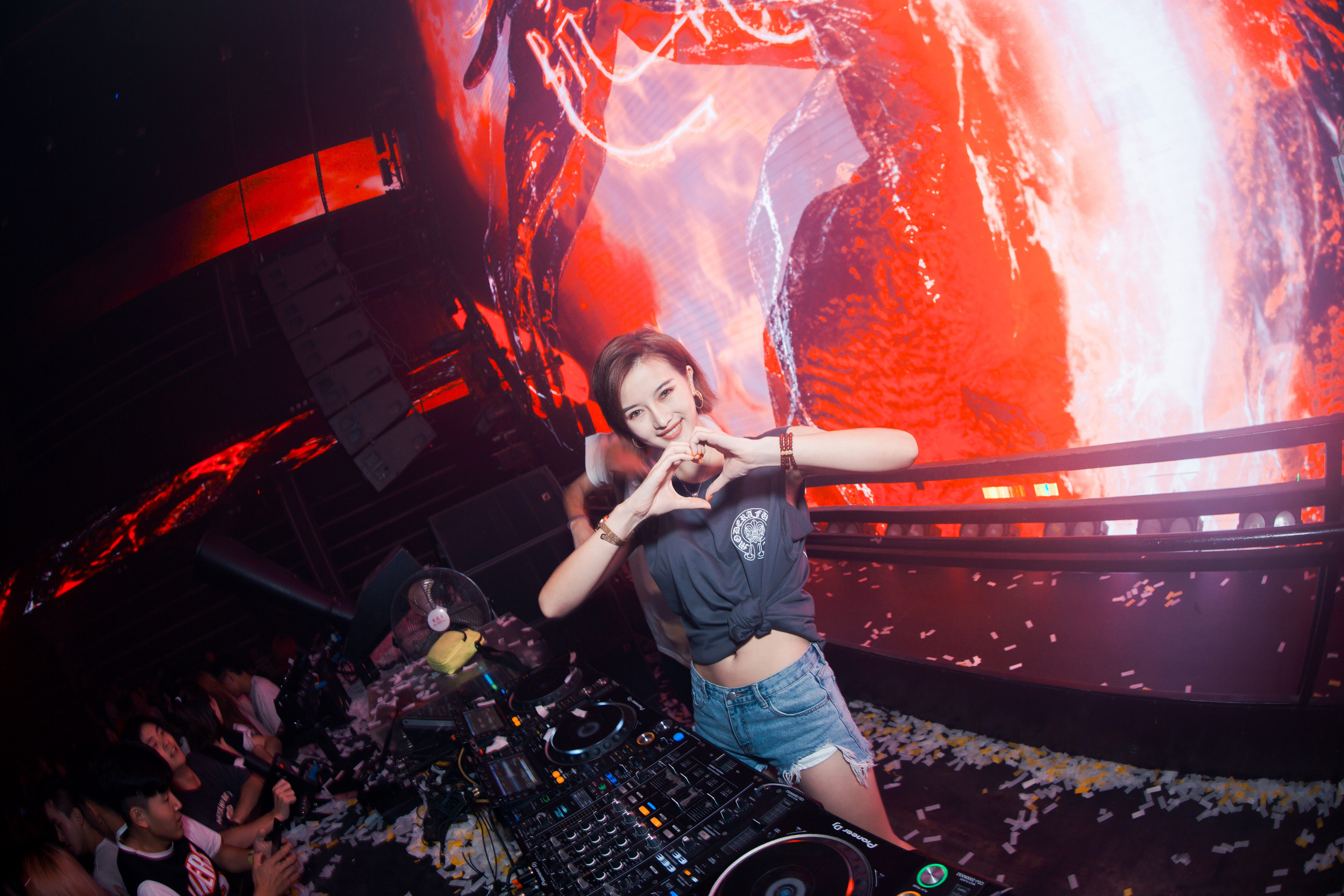 比较嗨的dj舞曲有哪些,节奏感最强最震撼的dj嗨曲中文