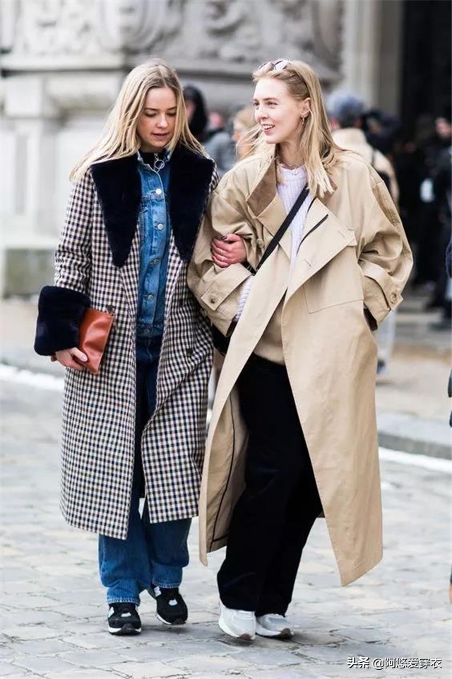 中长款风衣穿搭什么鞋,今年流行风衣运动鞋