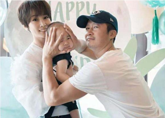 高圆圆产后首次素颜照爆出,高圆圆产后复出身材恢复