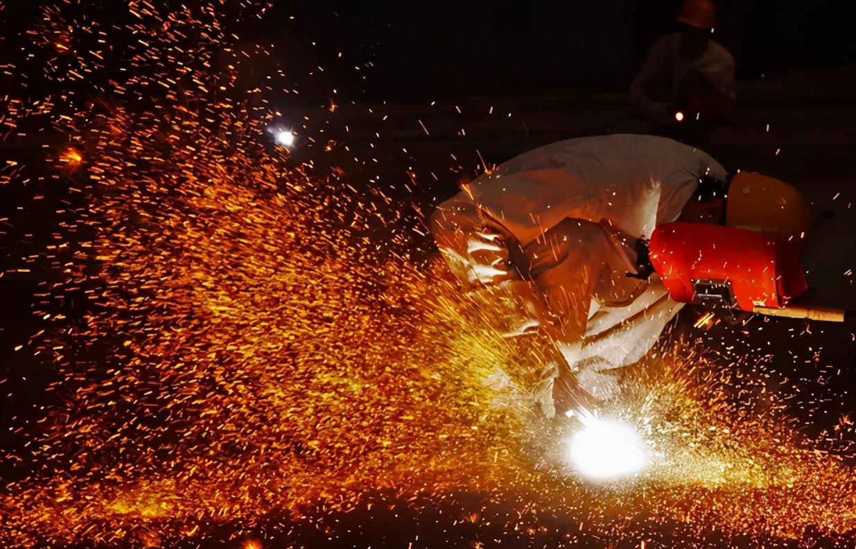 焊工如何保护眼镜镜片,电焊工人眼睛怎么保护