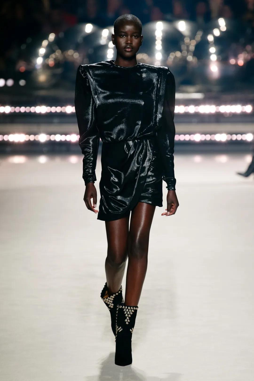 2022巴黎时装周秋冬大衣,2020秋冬巴黎时装周