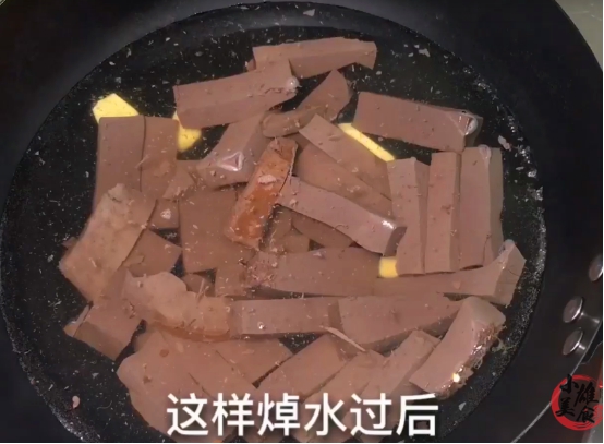 炒猪血猪血要过水吗,炒猪血不放姜