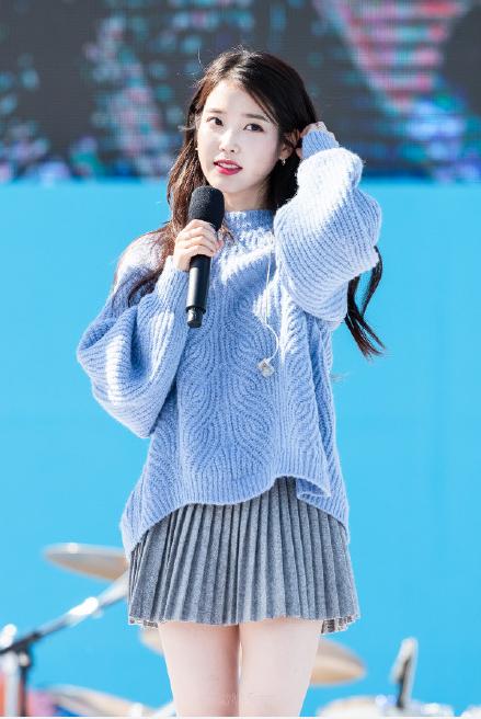 秋冬加厚针织毛衣,减龄又保暖的针织毛衣