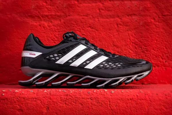 adidast头鞋脚感,adidas曾经的刀锋鞋