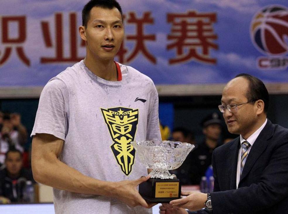 少年曾有凌云志洗尽铅华也从容！16年巅峰低谷，易建联的篮球人生
