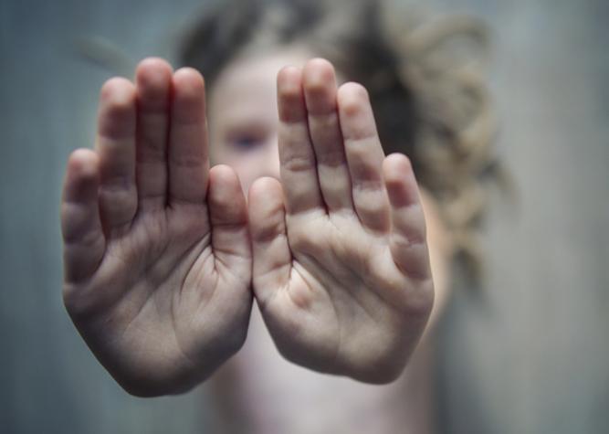 妈，同桌老是摸我，妈妈教科书式回答，让女儿远离恶爪