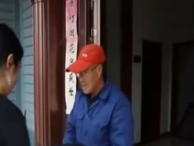 女子网购每月花上万元，打败了全国99.9%的用户，被成为最美“村花”