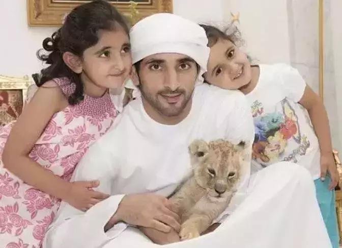 迪拜捡垃圾致富是真的吗,迪拜捡垃圾月入百万