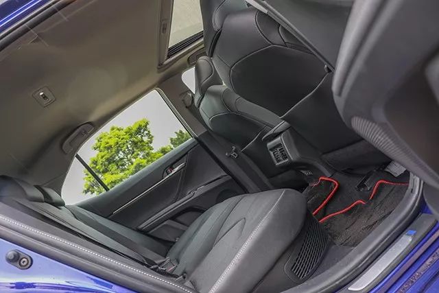 身为阿特兹车主，开完凯美瑞后我竟然有点酸