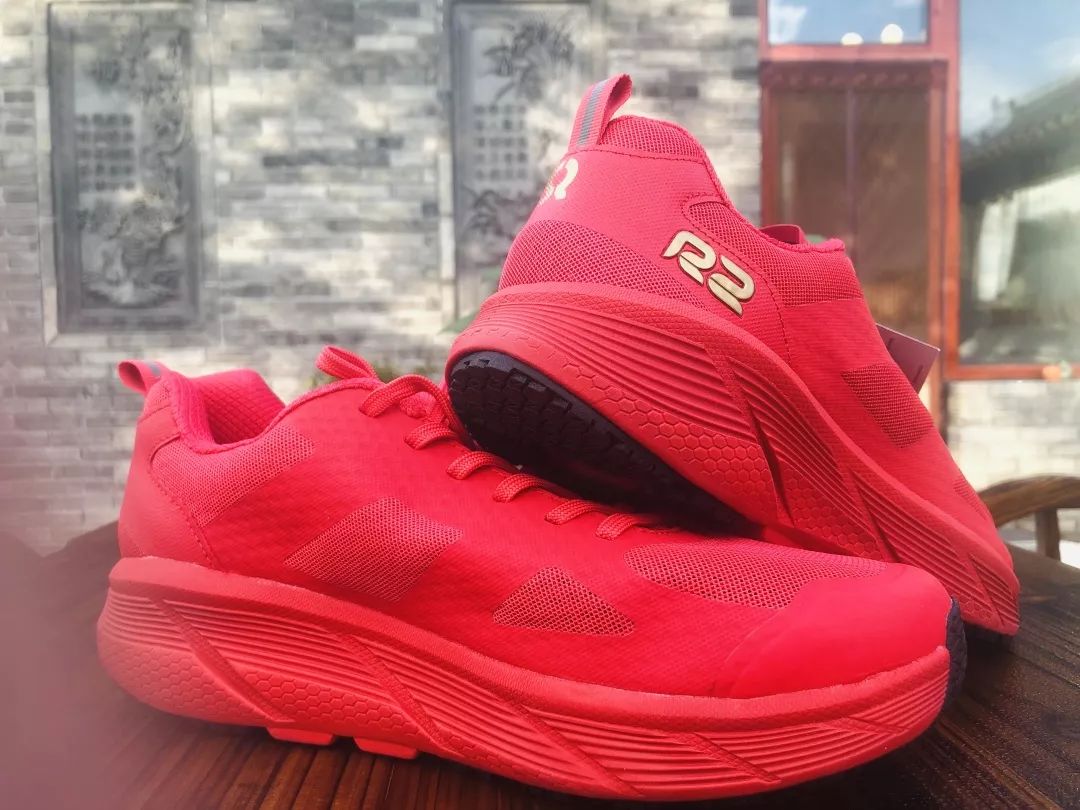 柱子七彩早餐,r2lsd赤道跑鞋支撑性如何