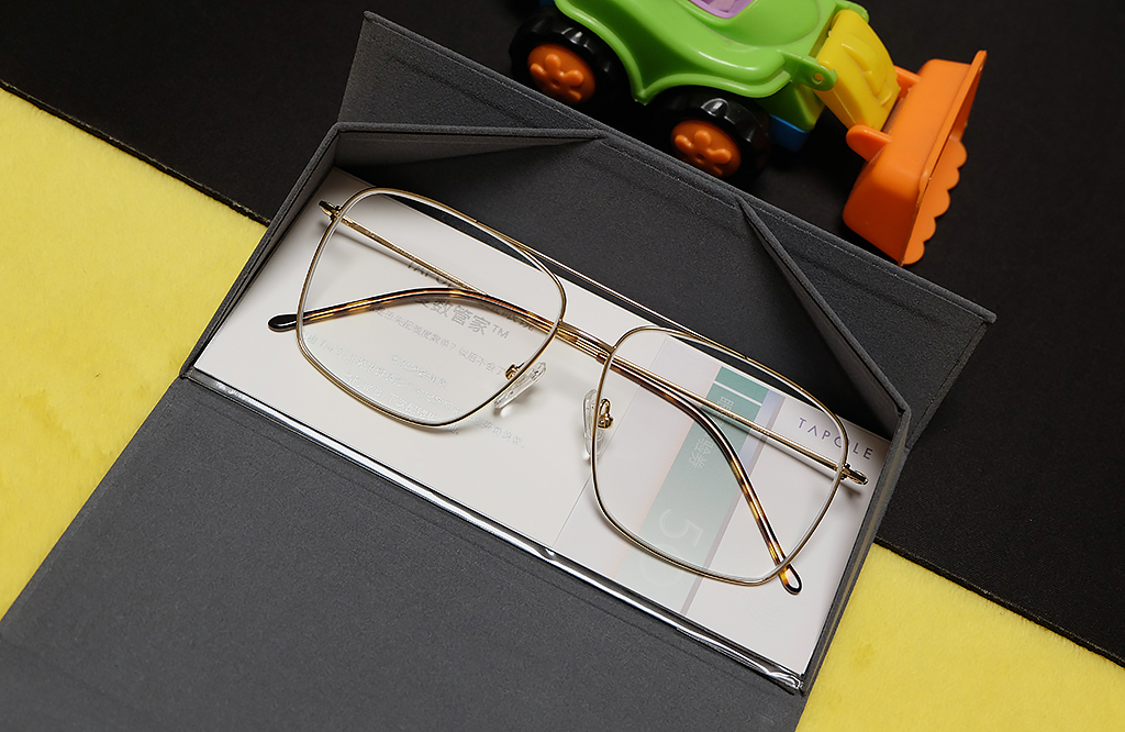 紫外线变色眼镜测评,防紫外线100到500之间眼镜测评