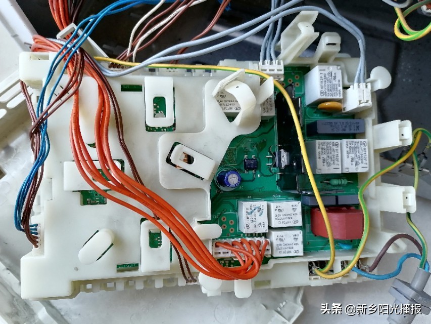 西门子洗衣机主板不通电,西门子洗衣机突然停了又打不开