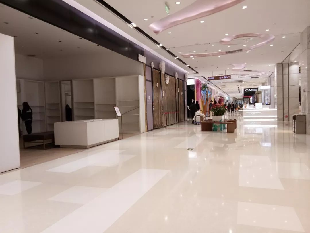 南通一大型老牌商场，曾繁华依旧受人爱好，后生意萧条濒临倒闭