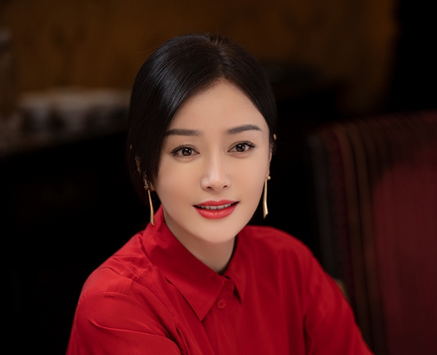 从白月光到莫向晚秦岚只用了支“本宫不死”色口红