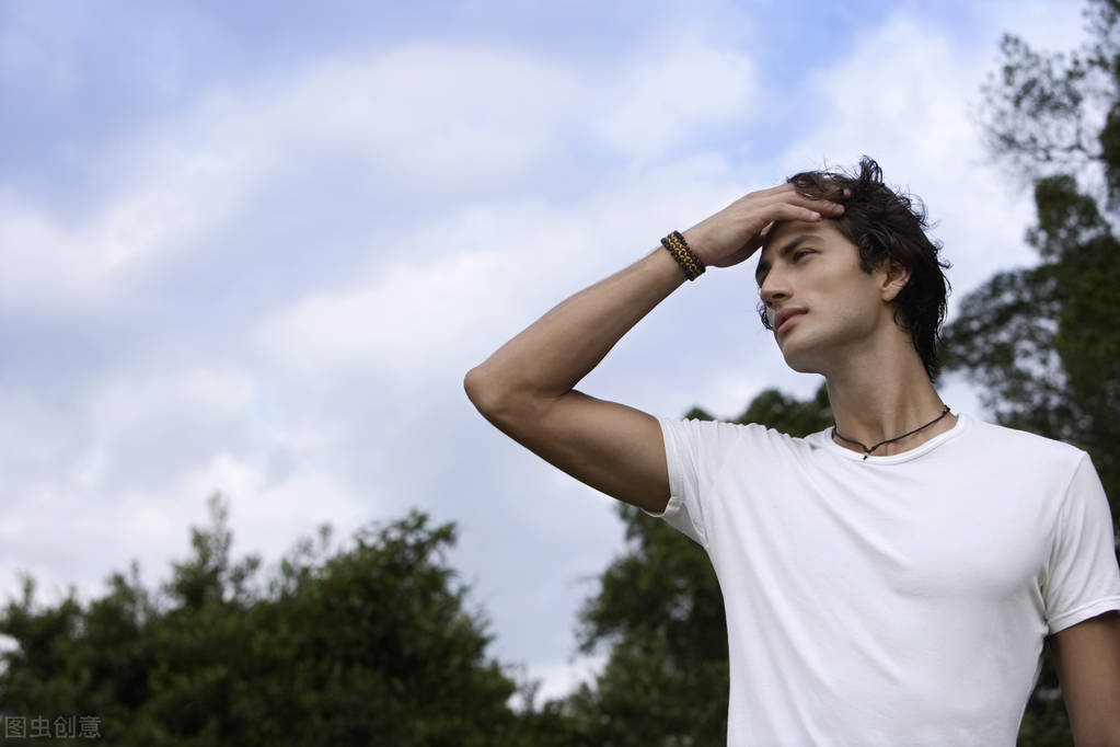 如果男生给你暗示女生要不要主动,面对男生的解释女生怎么回复