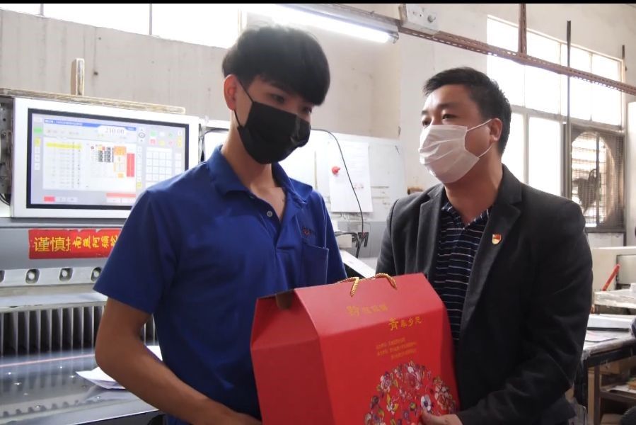 慰问共青团员,慰问异地过年青年