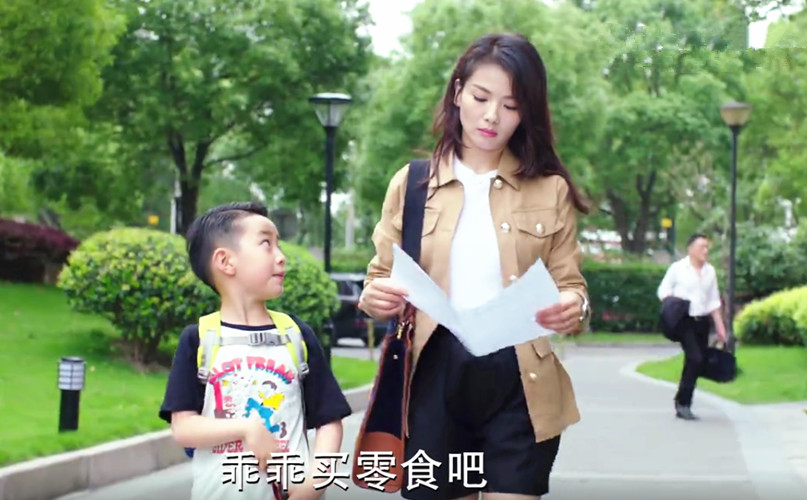 老婆炒菜他却偷偷叫外卖，《陪你一起长大》中老公比孩子更难长大