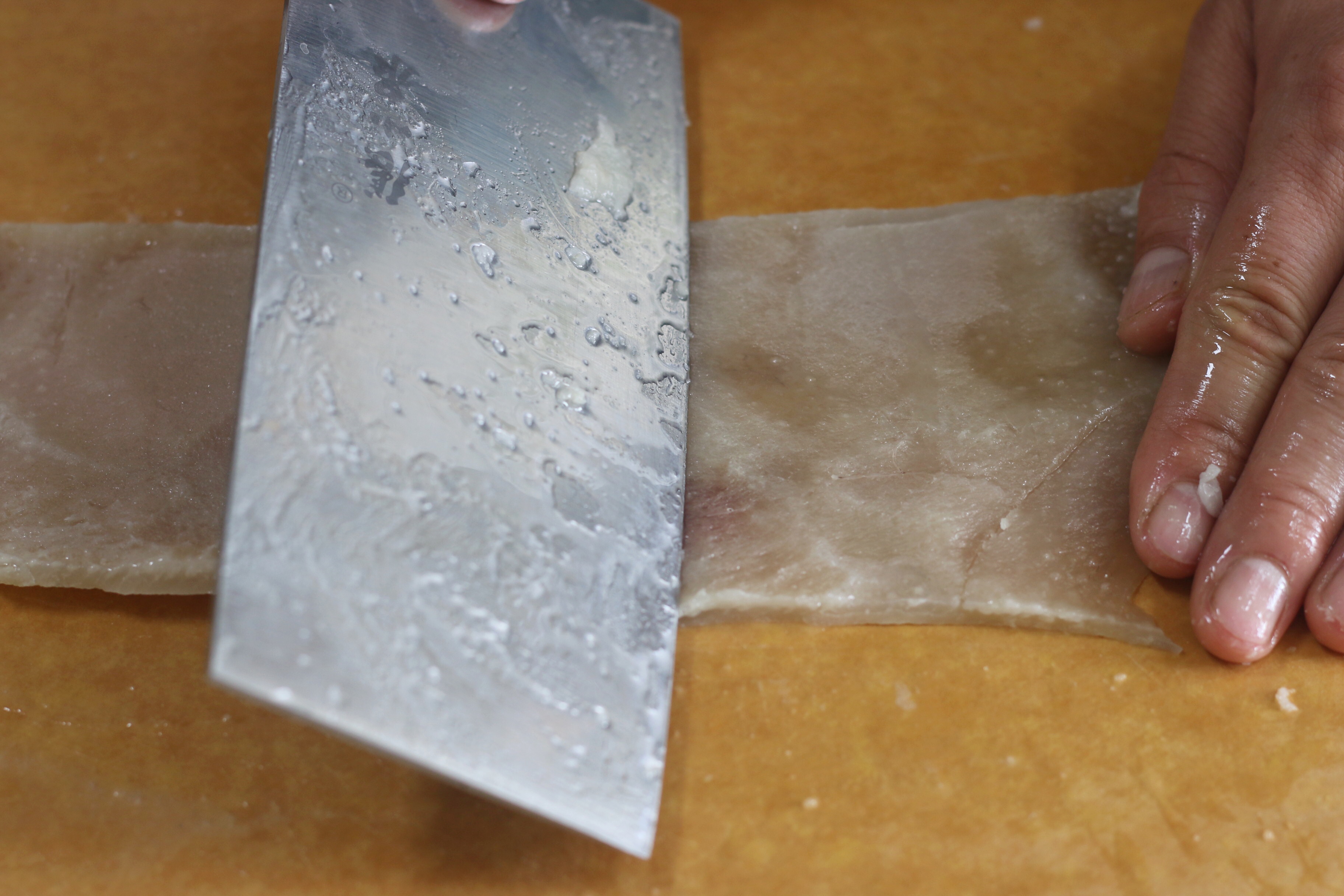 熬皮冻时什么时候加食用胶,熬皮冻要清冻