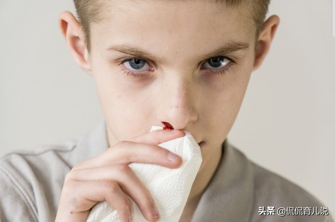 产妇生下宝宝哭了,产妇产下男婴后痛哭