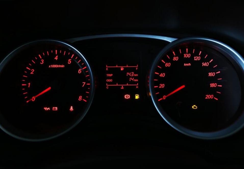 五菱宏光1.2排量试驾视频,五菱宏光一二三代比较