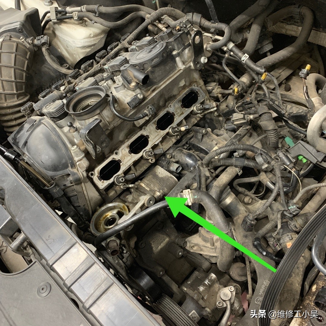 奥迪机油一直没换可以吗,奥迪提示机油不够可以直接加么