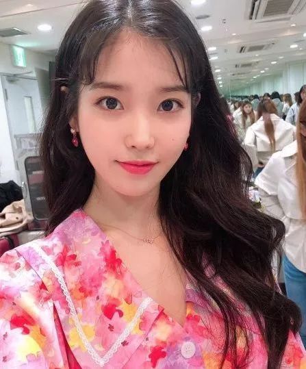 圆脸窄额头女生适合什么刘海,额头尖窄脸又小适合什么样的刘海