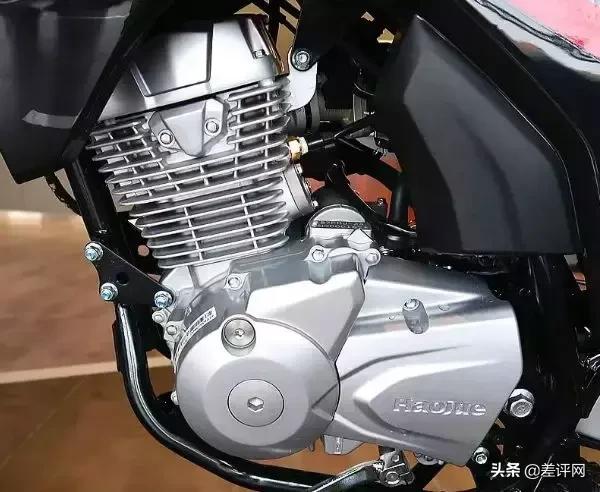 nk150豪爵对比阿普利亚terra150,豪爵跨界摩托车