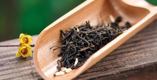 鞋子有异味什么原因,鞋子里有异味怎么除生活小妙招