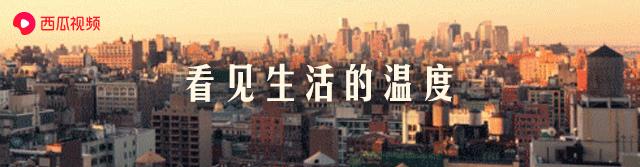 手机平行于黑板，镜头扭转的教育