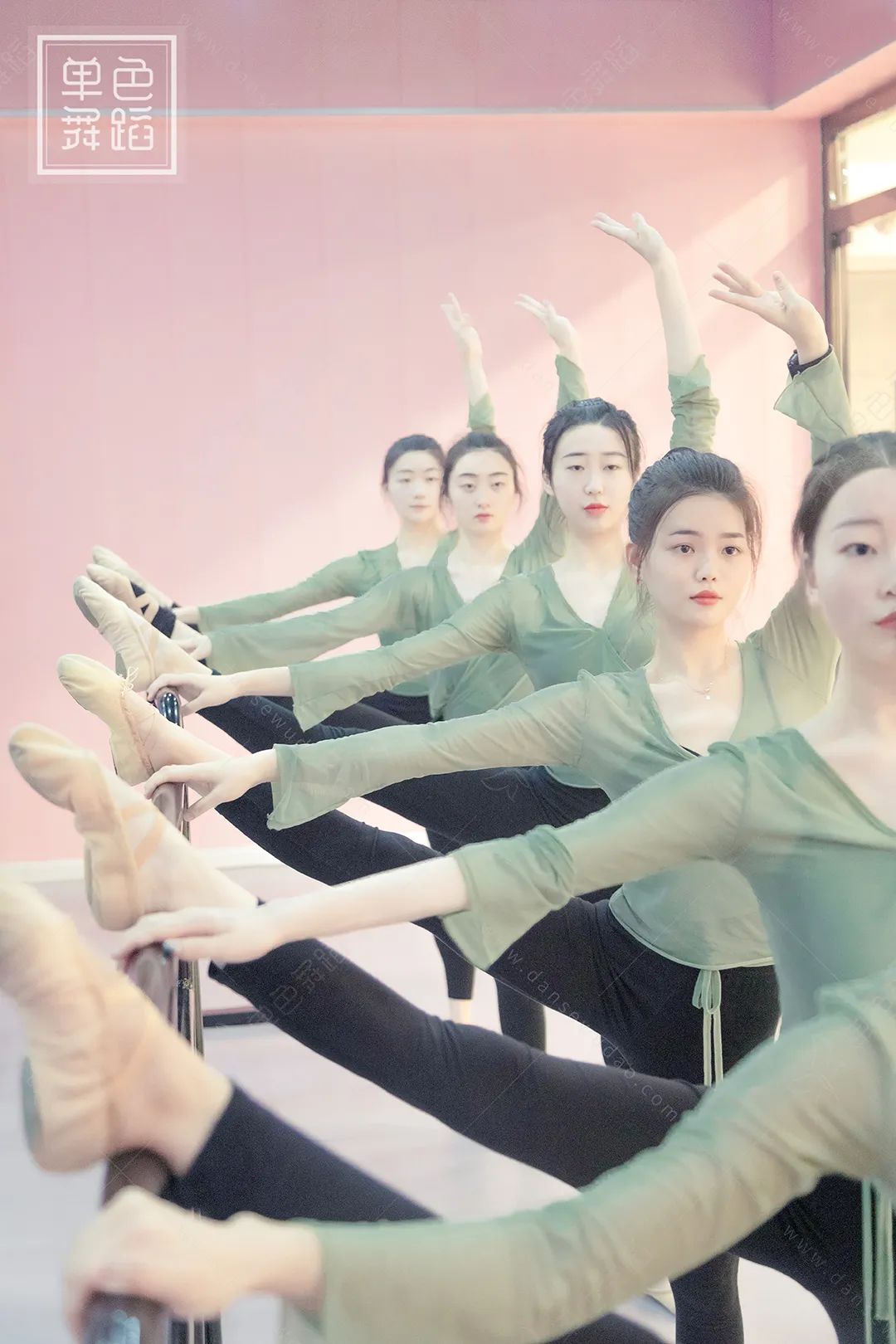 二十岁没有舞蹈基础还能学跳舞吗,25岁没有跳舞基础的适合学舞蹈吗