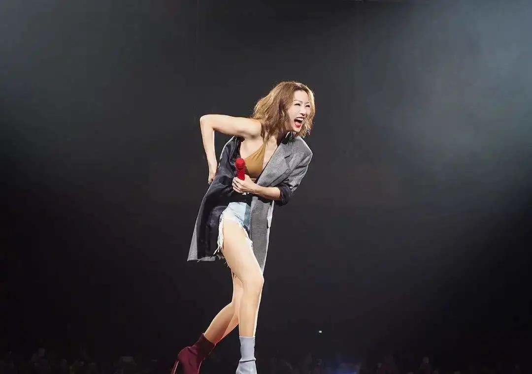 郑秀文高山低谷,郑秀文的霸气