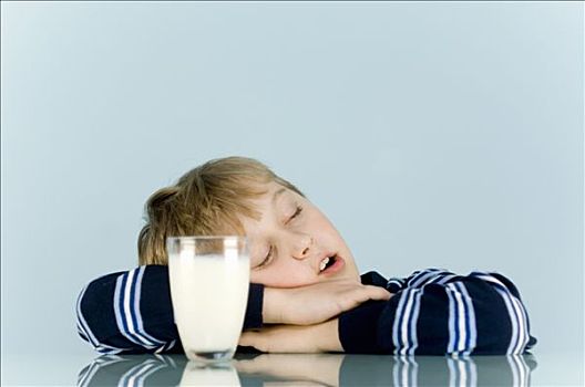 感觉好累只能忍着该怎么回复,特别的迷茫和无助怎么回复