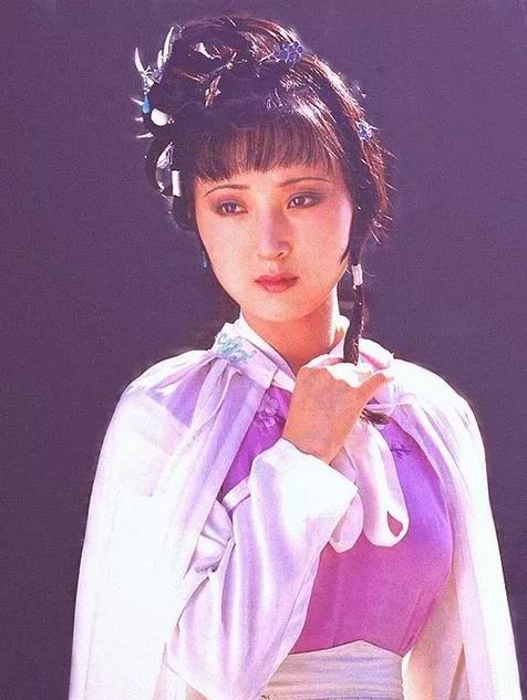 王夫人：那才像个千金小姐的体统！此话有几个意思？