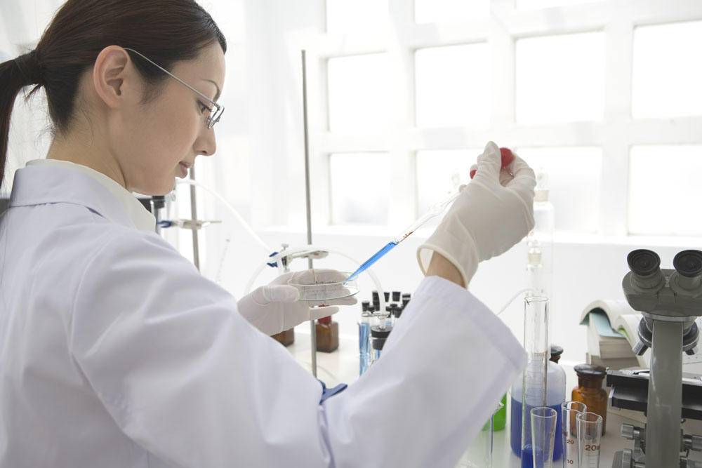 腰僵硬是强直性脊柱炎吗,腰部僵硬是强直性脊柱炎吗