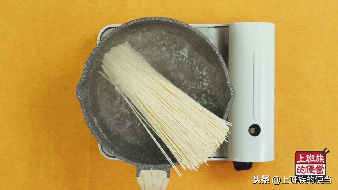 面条最好吃的做法，大口吃肉大口喝汤，比面馆里的过瘾多了！