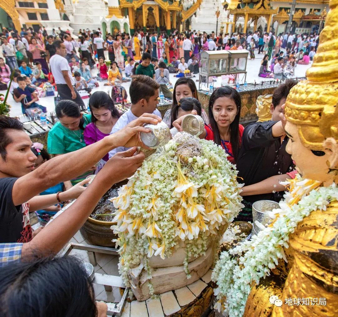 仰光大金塔金碧光辉,缅甸大金塔贴金
