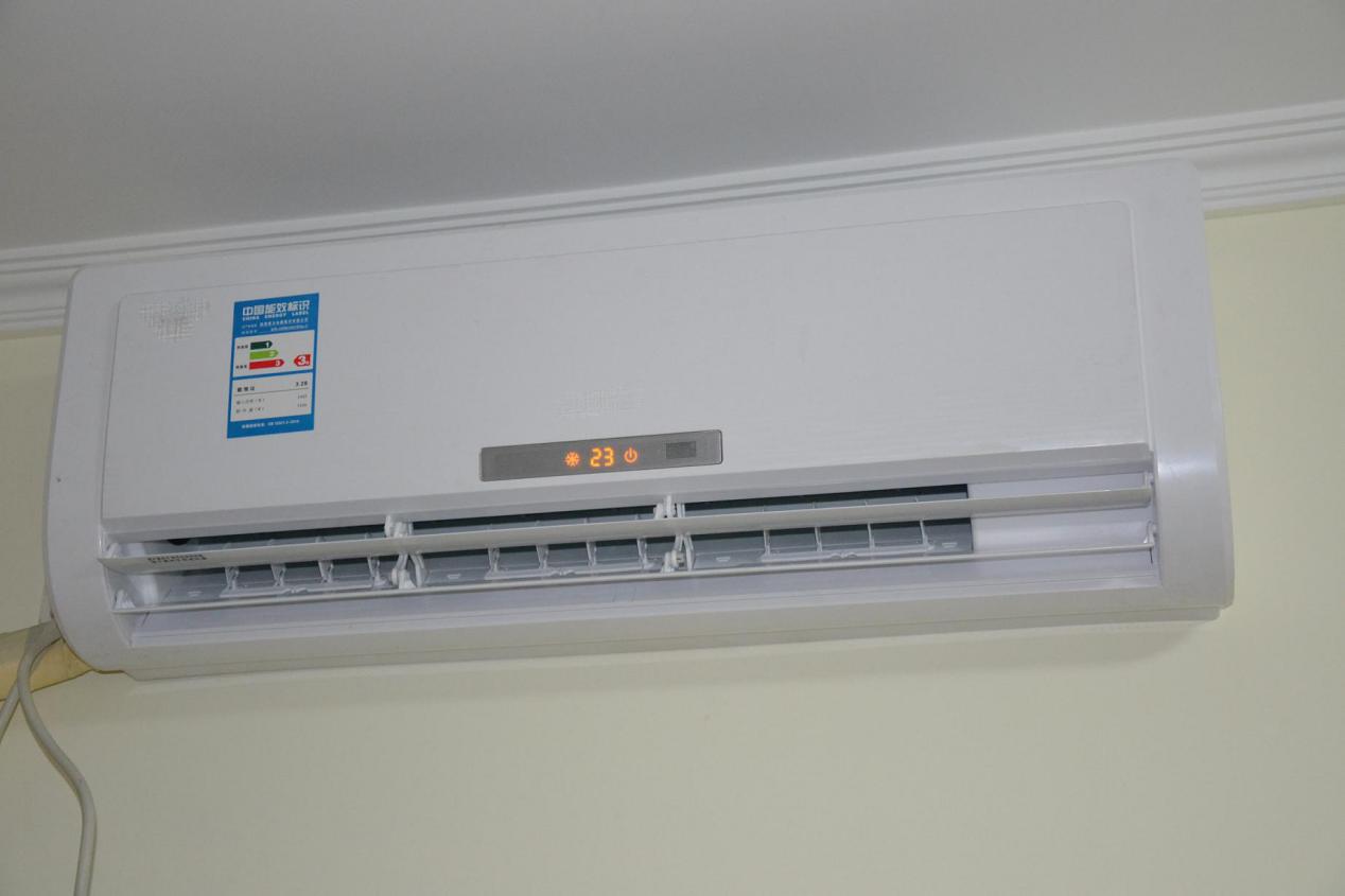 一面外墙能否安装两个空调外机,外墙悬空机位怎么装两个空调